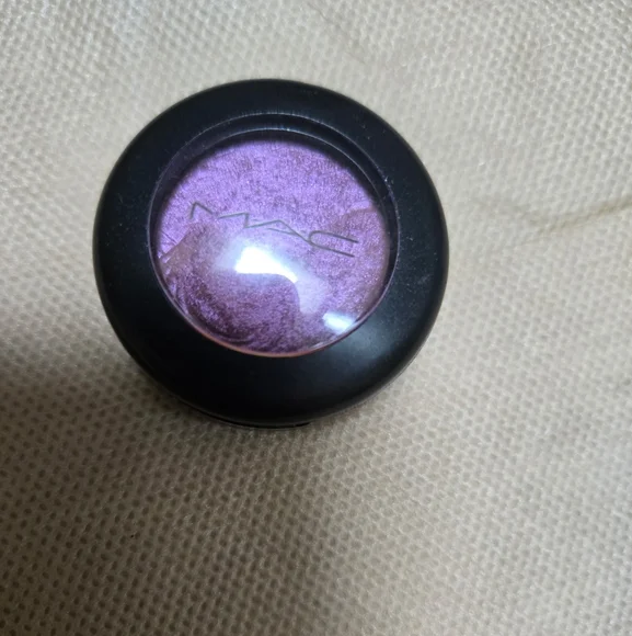 MAC Stylishly Merry Extra Dimension Eyeshadow - Picture 4 of 6